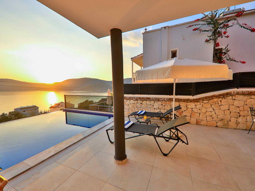 gece  -  Kasım
  | Kalkan’da Deniz Manzaralı Lüks Villa, Merkezi Konumda Rüya Tatil